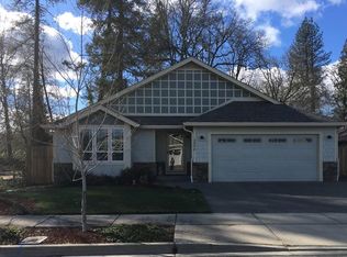 2898 SW Shimmer Ln, Grants Pass, OR 97527