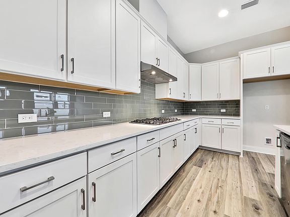 4th image of 114 Constitution Dr
