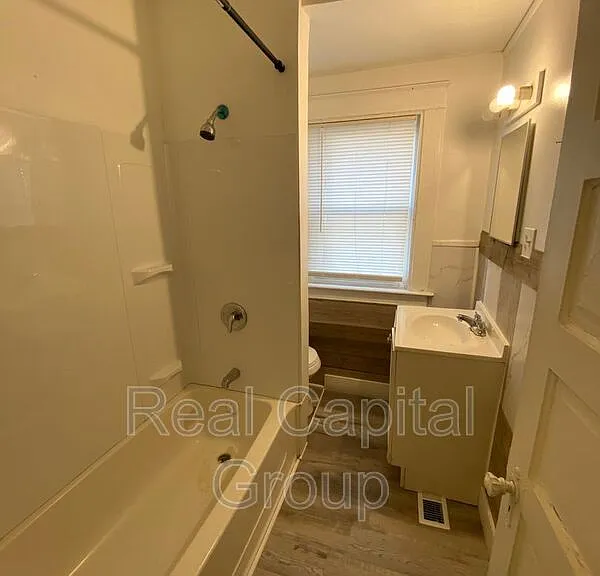 709 Townsend Pl #LOWER — Photo 9