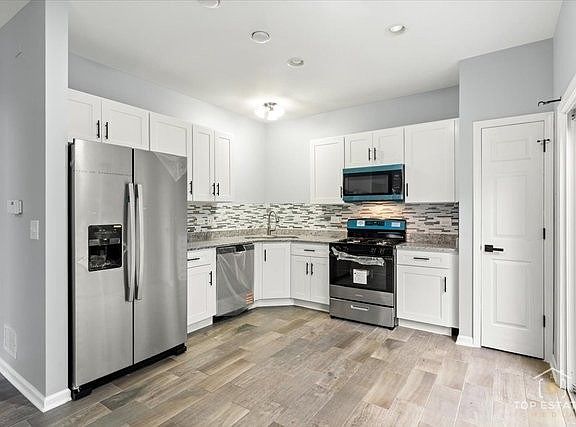 4th image of 452 Jamestown Ct