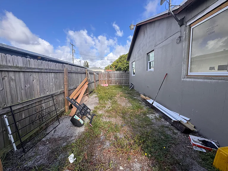 2513 Avenue E — Photo 11