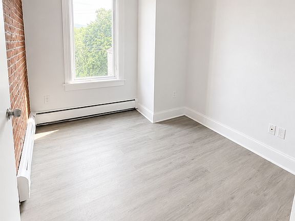 5th image of 10 Summer St APT 3A