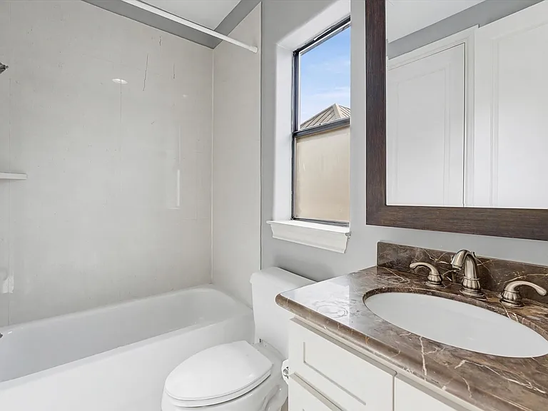 634 Nagle St — Photo 25