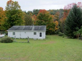 17371 Rapids Dr, Hersey, MI 49639