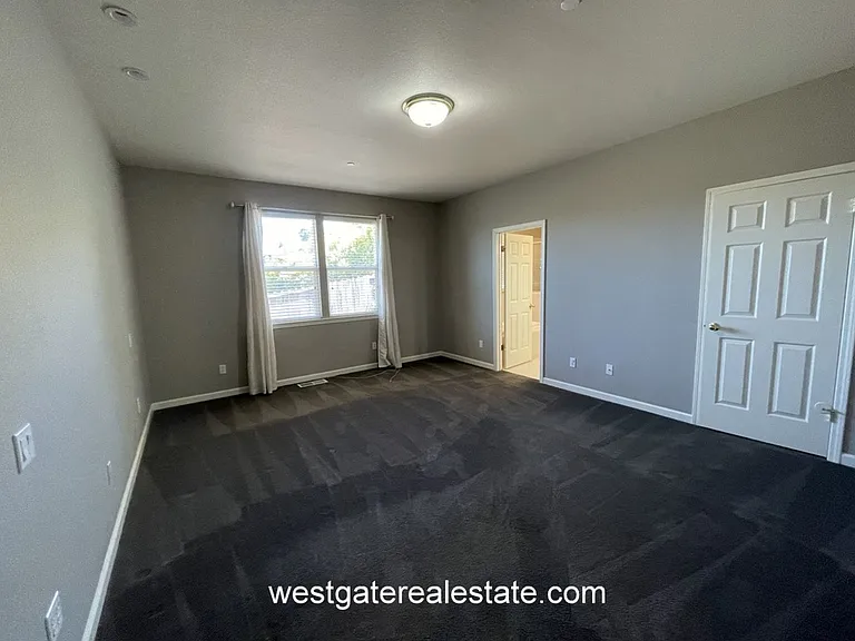 786 El Paseo Dr — Photo 6