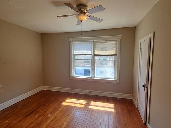 3rd image of 907 S Sarah St #2N