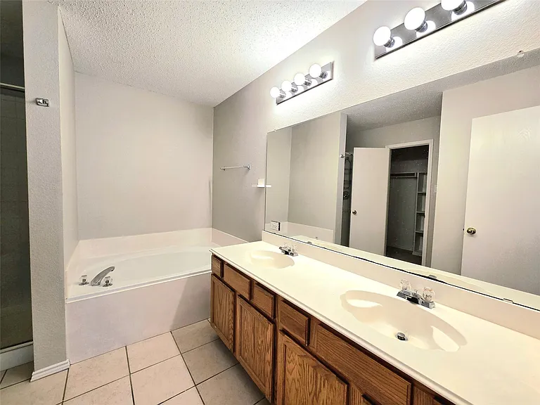 4156 Palace Pl — Photo 8