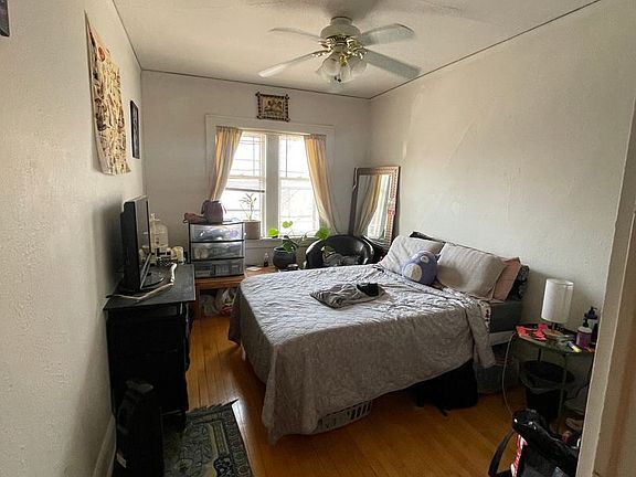4th image of 1720 E Newport Ave #19