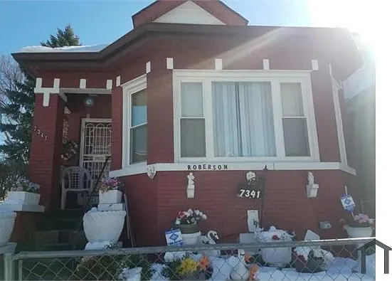 7341 S Carpenter St — Photo 1