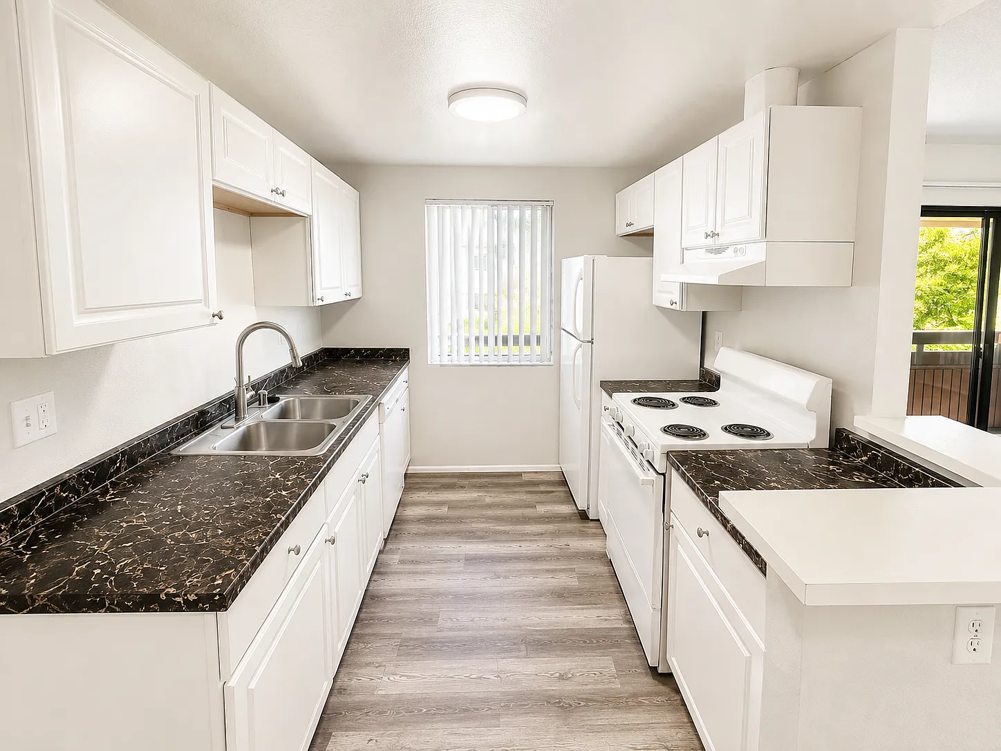 2 bed, 800 sqft, $1,980 — Photo 2
