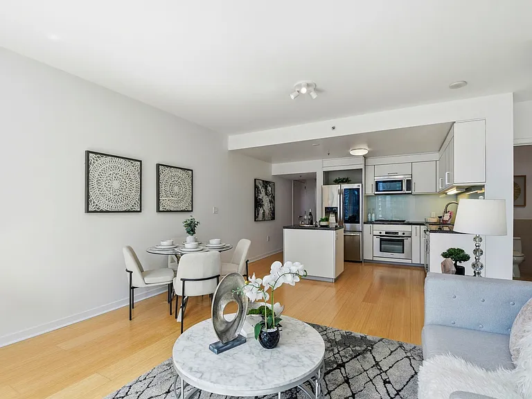 301 Main St #18G — Photo 5