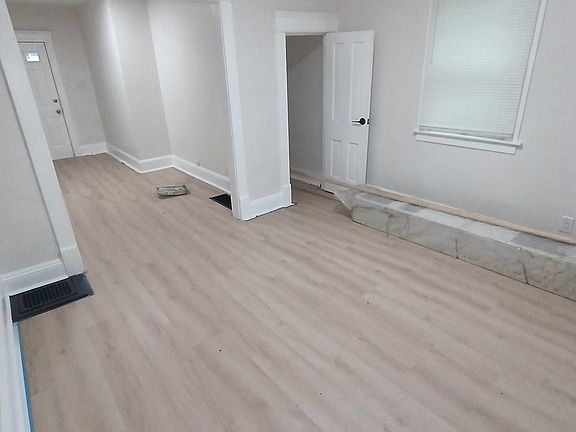 3rd image of 813 E Wayne St #2