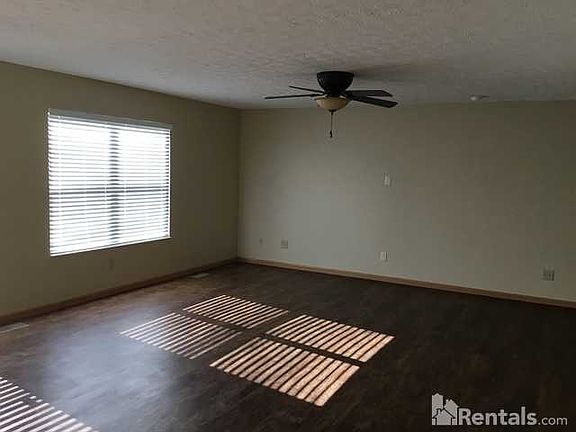 2nd image of 2221 Farmland Dr