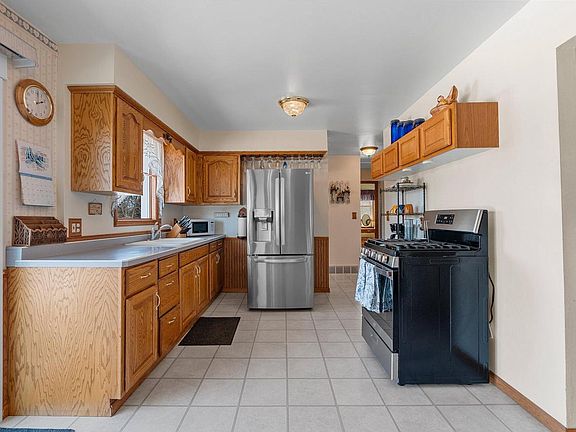 4th image of 1465 North 8th STREET