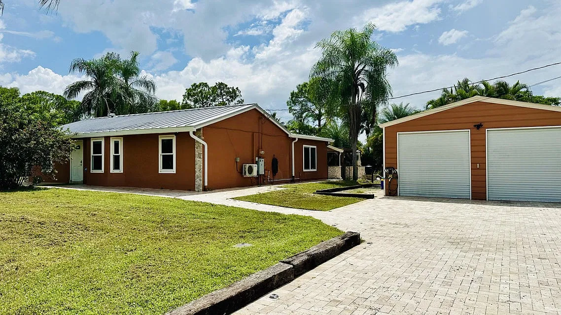 3 bed, 2.0 bath, $4,200 — Photo 2