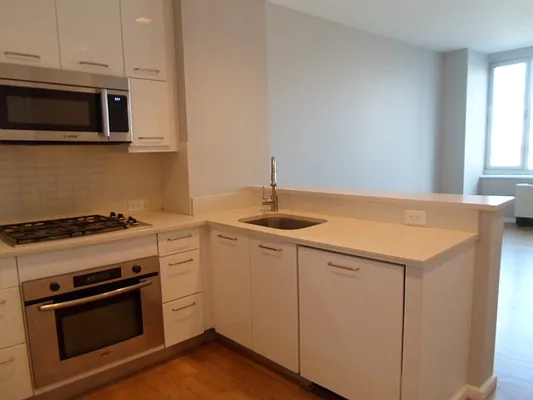 Sold by Manhattan Network Inc. | media 4