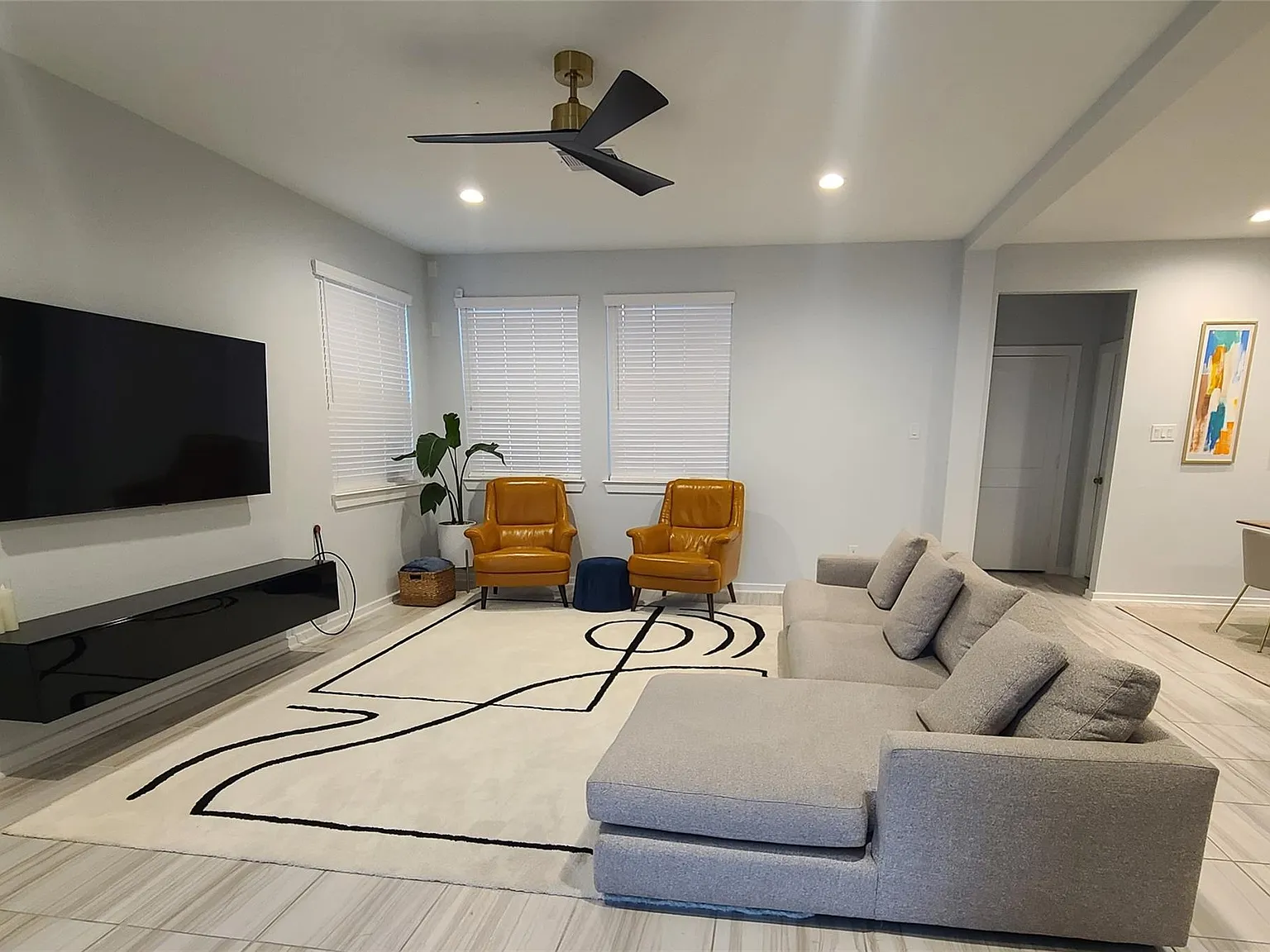 4 bed, 2.5 bath, 2264 sqft, $2,850 — Photo 3