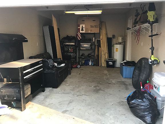 4th image of 70 Little John Dr