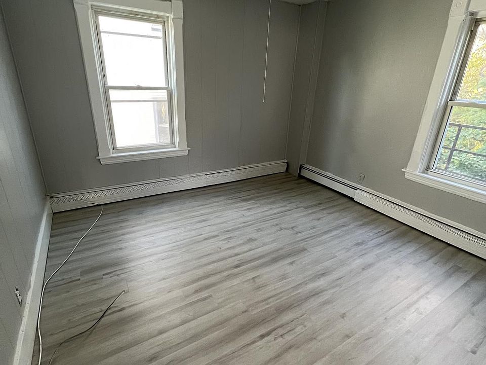 2nd image of 27 Allen St