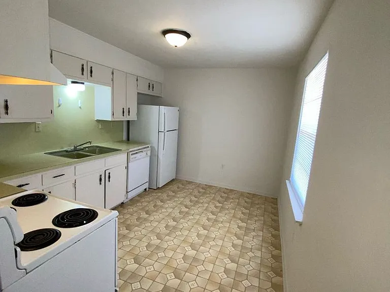 307 Sunset Ln #6 — Photo 4