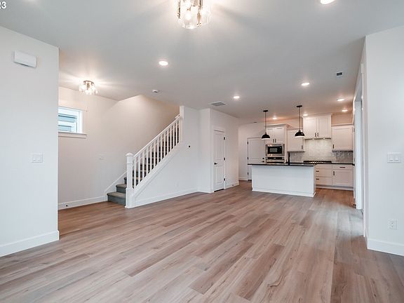 5th image of 3920 SE 83rd Ave