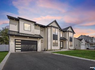 653 Linden St, Paramus, NJ 07652