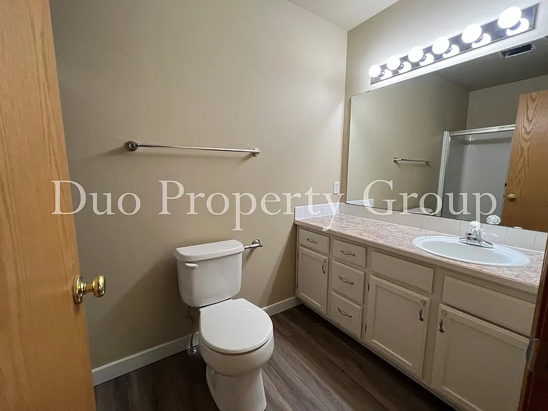 611 S 41st Ct — Photo 12