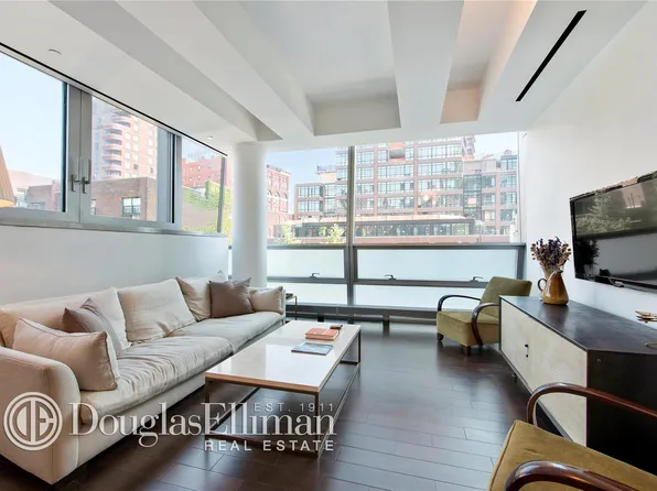 166 Perry Street image 1 of 8