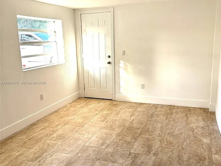 1416 SW 33rd Ct — Photo 7