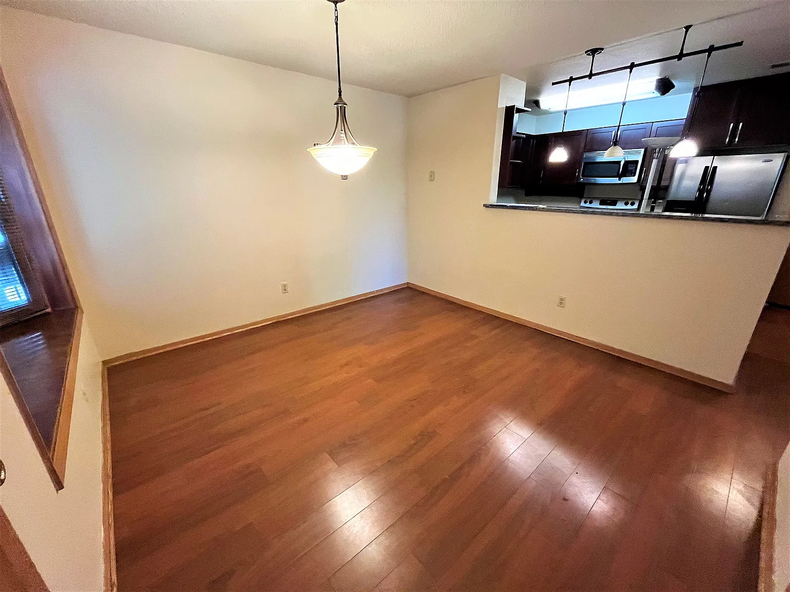 2 bed, 1321 sqft, $2,400 — Photo 3