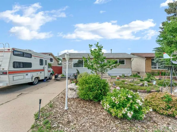 1896 S 28th St SE, Medicine Hat, AB T1A 2H6