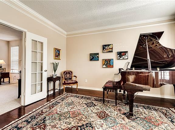 5th image of 633 Forest Bend Dr