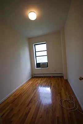 Rented by Lucien Perry | media 26