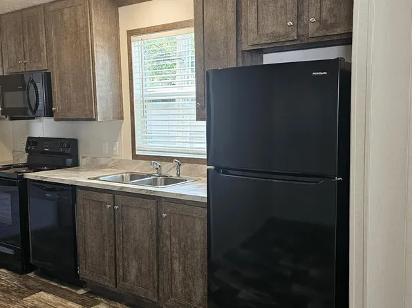 100 Orchid Dr, Fenton, MO