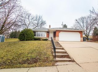 1965 Rambling Rose Rd, Waukesha, WI 53186