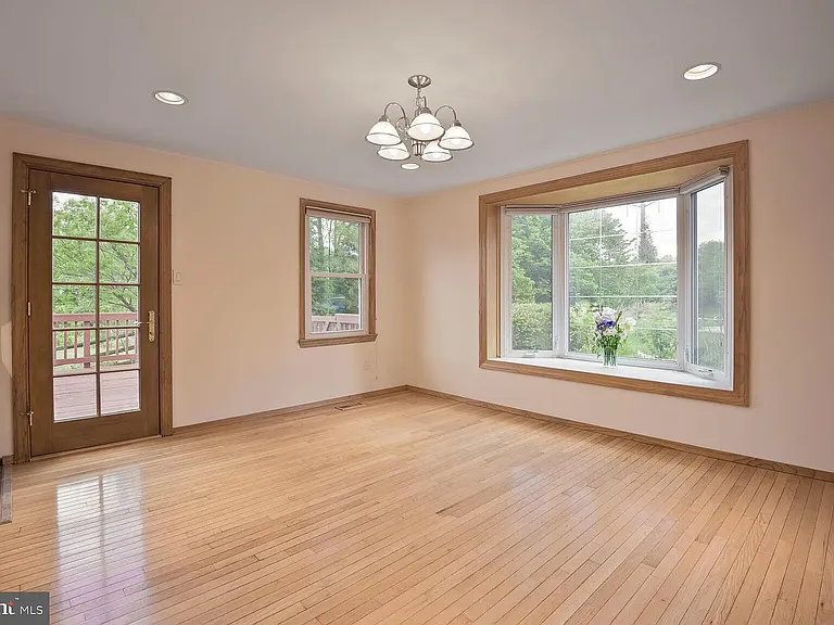 9321 Bentridge Ave — Photo 16