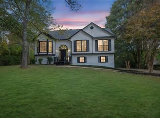 28 Maplewood Ln, Acworth, GA 30101