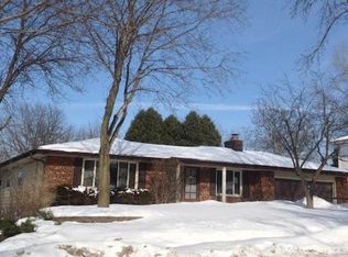 2430 Pendleton Pl, Waukesha, WI 53188
