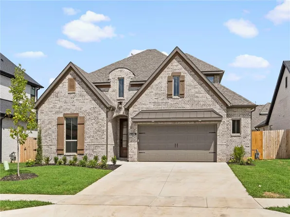 404 Woodsbury Ln, Elm Springs, AR 72762