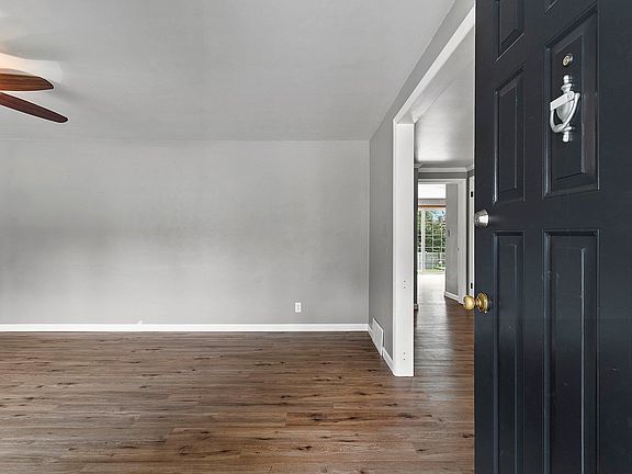3rd image of 825 Tommark St