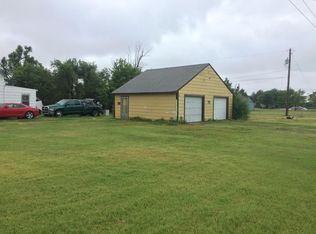 2021 Holland St, Great Bend, KS 67530