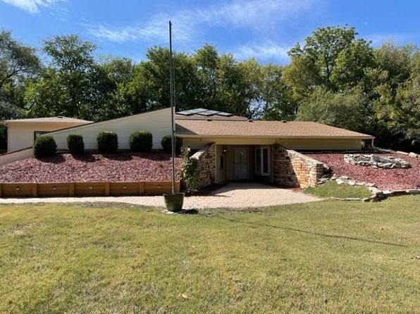 Newton KS Real Estate - Newton KS Homes For Sale | Zillow