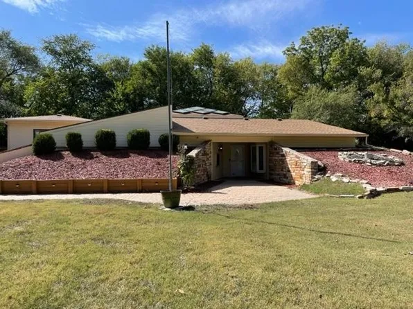 219 Lynn Ln, Newton, KS 67114