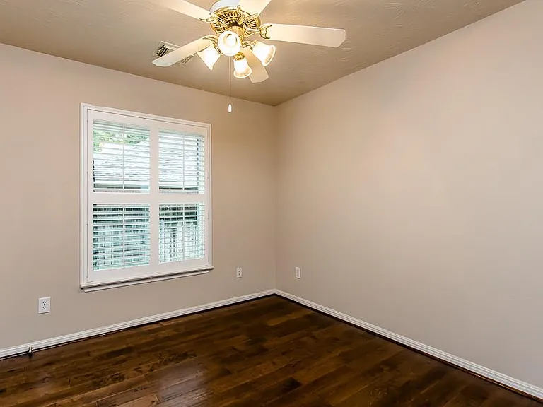 11 Fair Light Ct — Photo 26