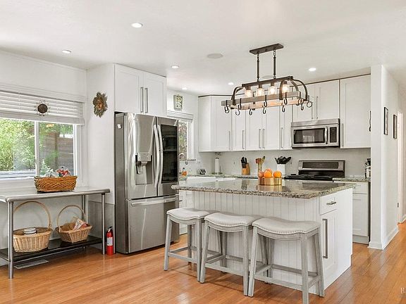 4th image of 415 Meadow Way