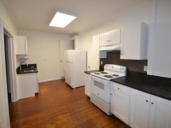 4th image of 489 Piermont Ave