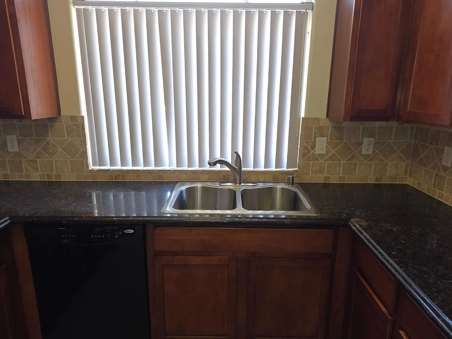 4 bed, 1635 sqft, $2,650 — Photo 4