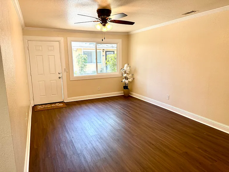 8815 Kelley Dr — Photo 3