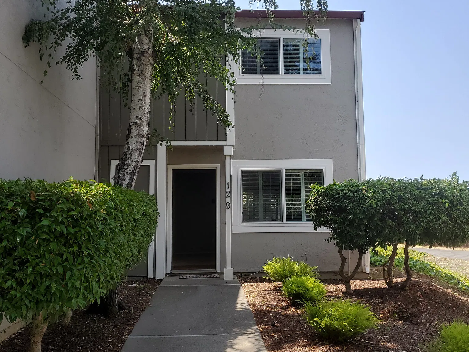 2 bed, 1.5 bath, 1000 sqft, $2,500 — Photo 1