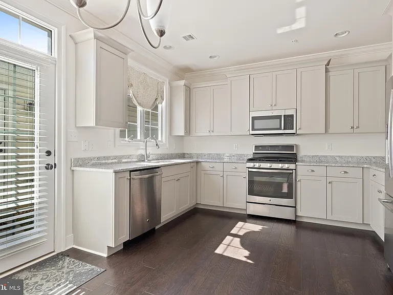 626 D St — Photo 11